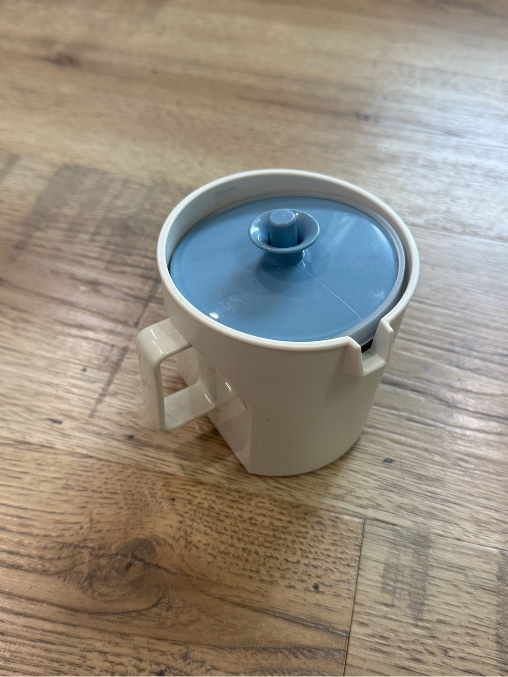 Tupperware Cream Pitcher with Blue Lid